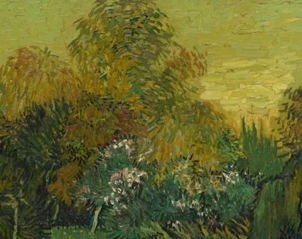 中央のオレンジ色の大きな木