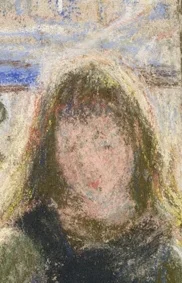 中央に立つ少女