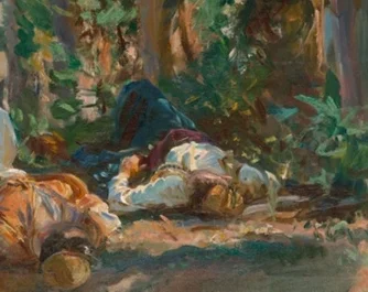 地面に横たわる人物（右）