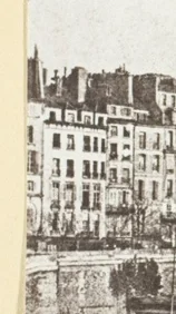 左側の建物群のファサード