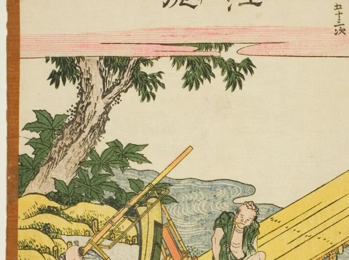 左側の大きな松の木