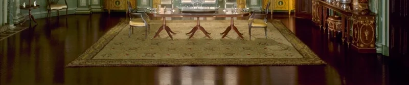 模様入りの大きなオリエンタル・ラグ