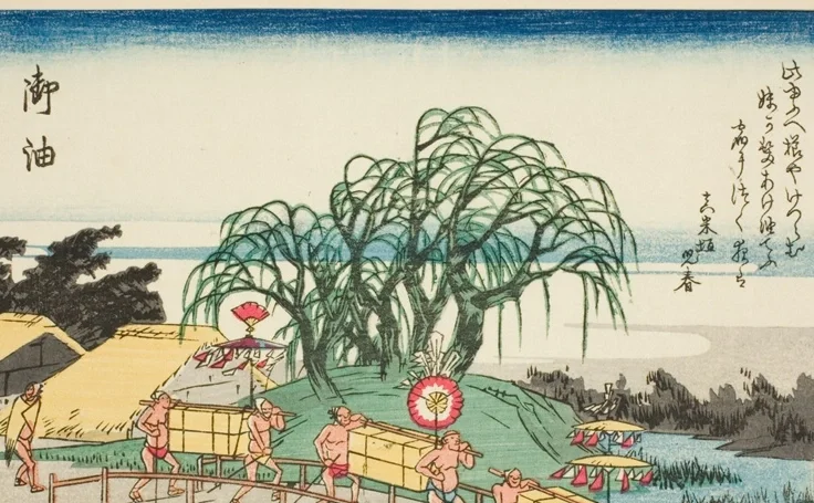 風に揺れるしだれ柳の巨木