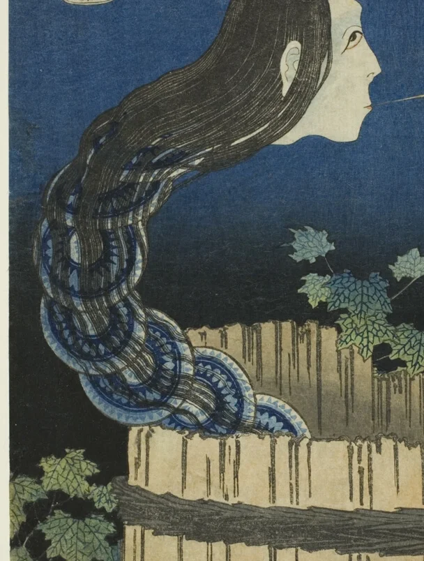 皿で構成された蛇状の首