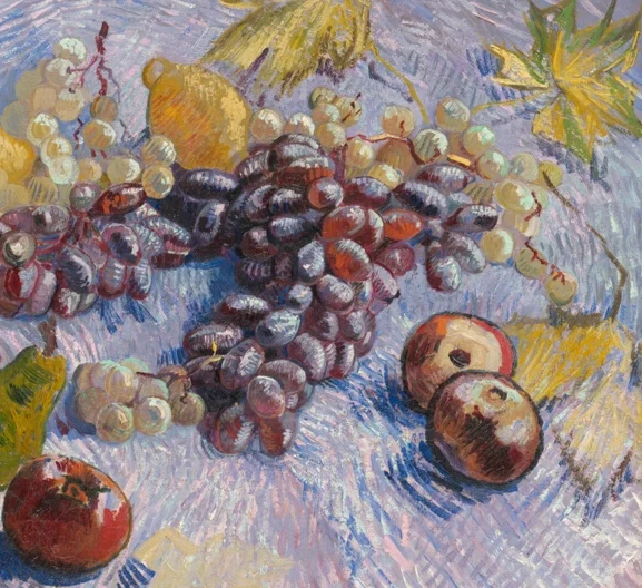 中央の紫色のブドウの房