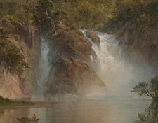 中央の力強い滝