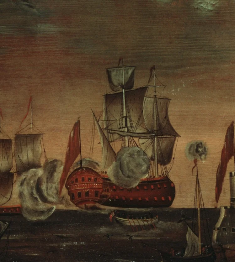 中央の大型軍艦