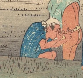 焚き火にあたる男