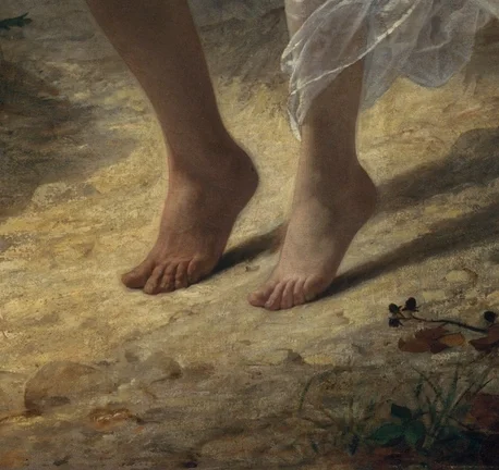 走る動作を示す素足